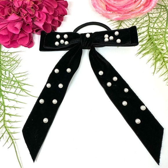 Accessories - NEW⚜️Velvet Bow Pearl Embellished Hairtie